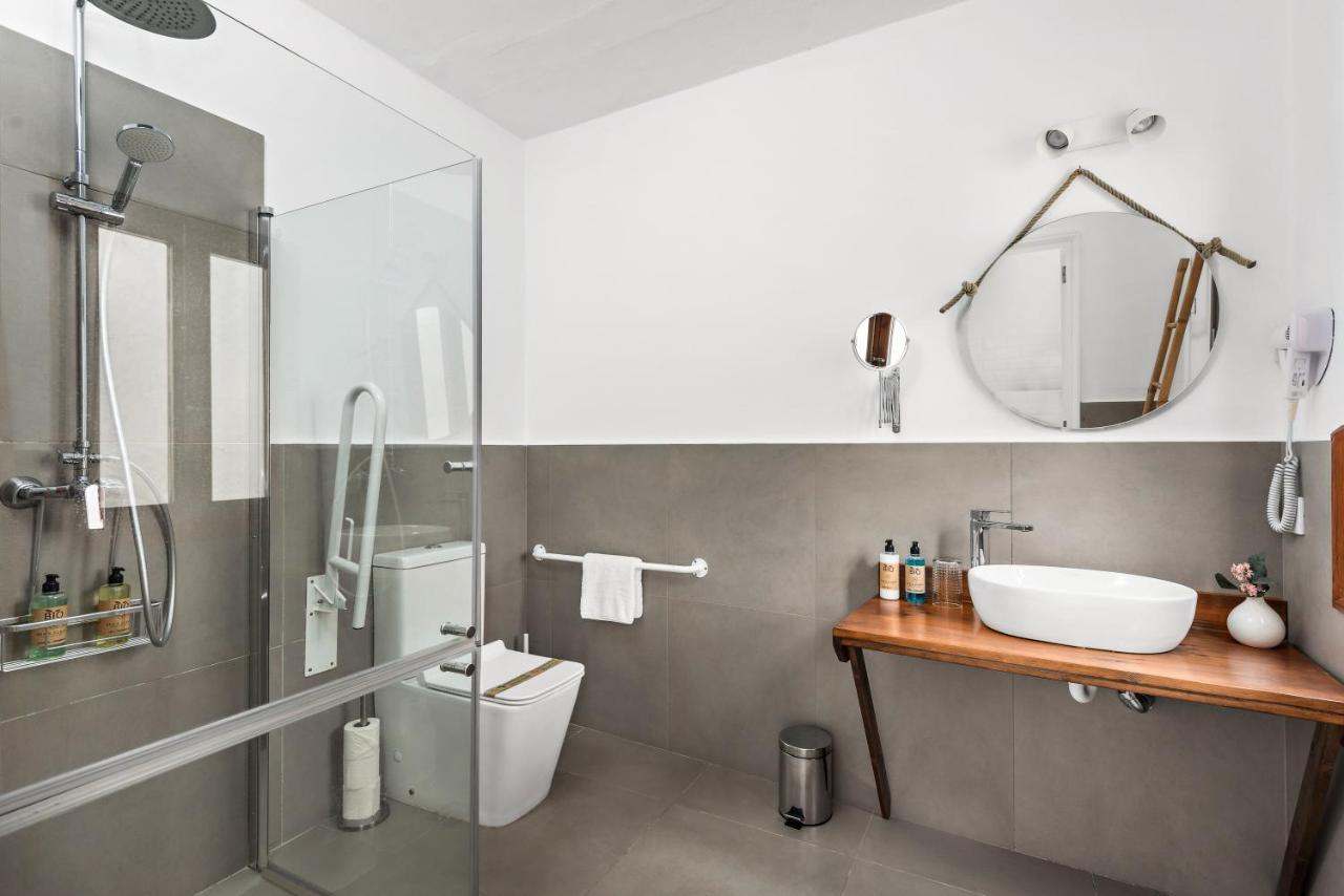 Hotel Boutique Ses 5 Claus ซิวตาเดญา ภายนอก รูปภาพ