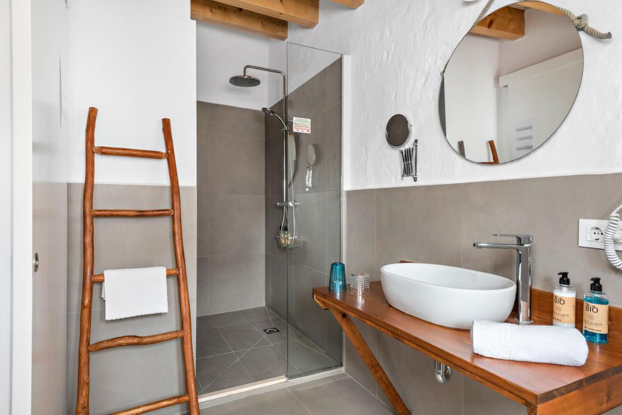 Hotel Boutique Ses 5 Claus ซิวตาเดญา ภายนอก รูปภาพ