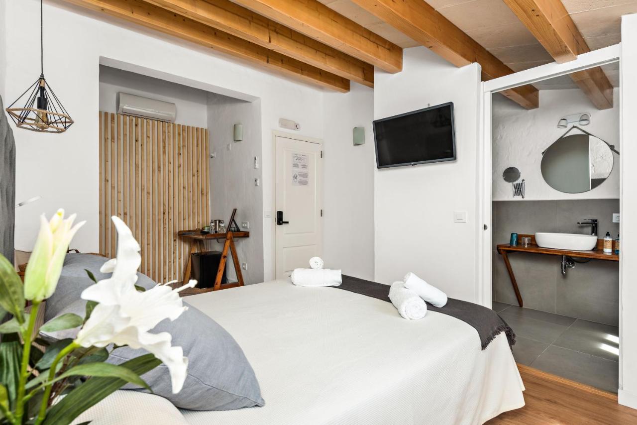 Hotel Boutique Ses 5 Claus ซิวตาเดญา ภายนอก รูปภาพ