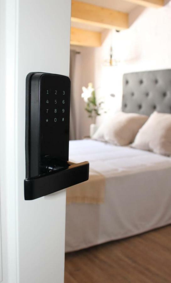 Hotel Boutique Ses 5 Claus ซิวตาเดญา ภายนอก รูปภาพ